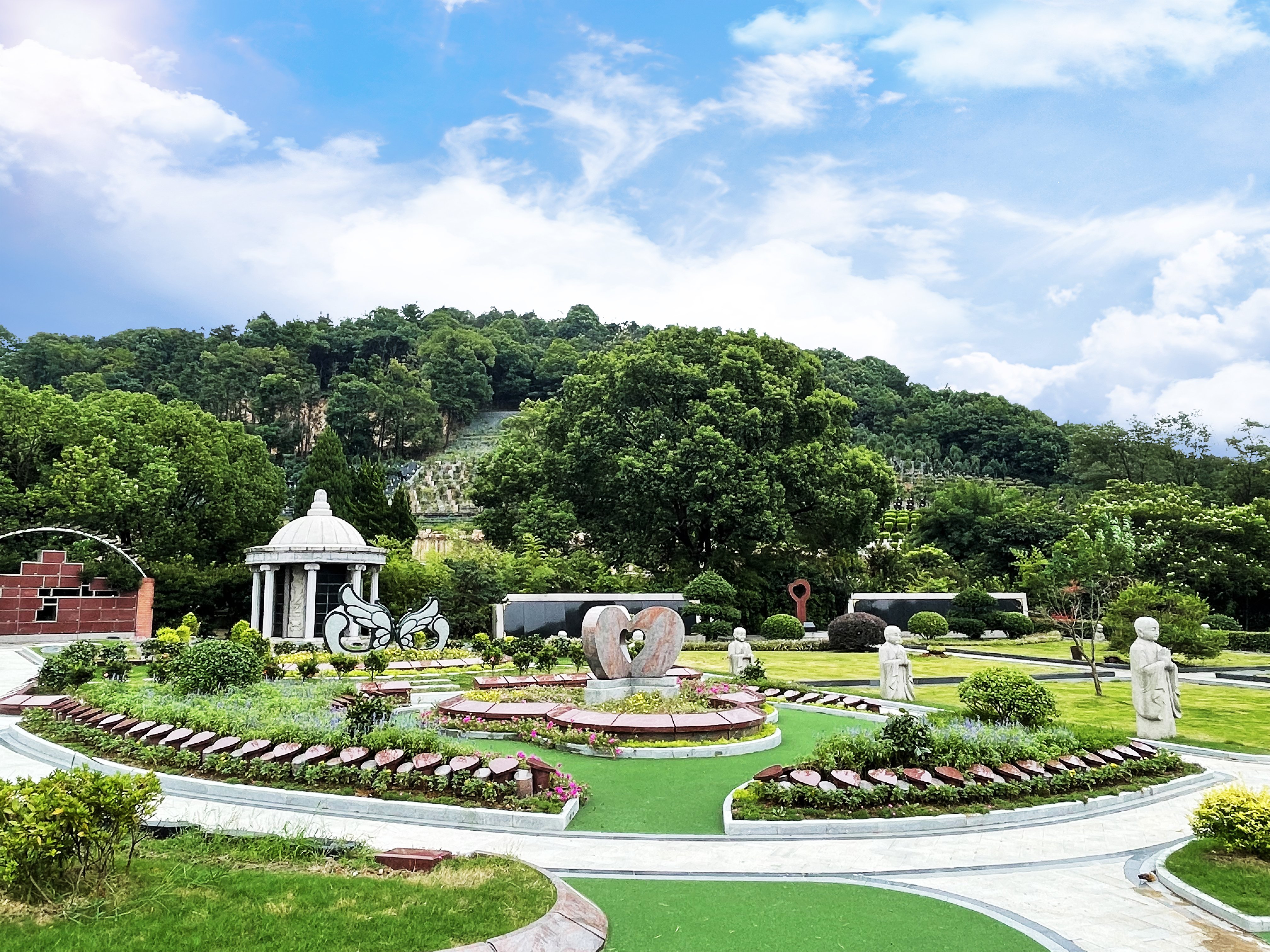 现代墓园与古板墓园有什么区别？？？