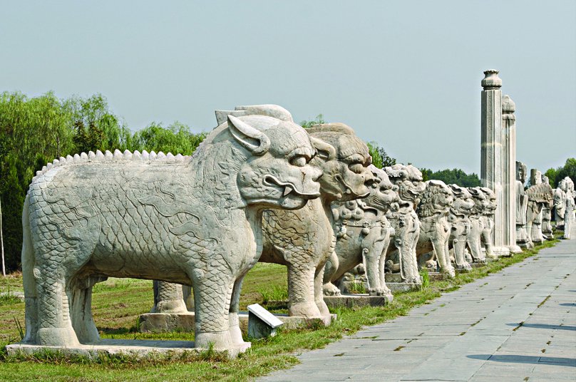 让石头“语言”，，用斧凿叫醒甜睡的历史